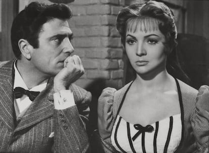Sara Montiel en un fotograma de 'La violetera',1958, dirigida por Luis César Amadori.