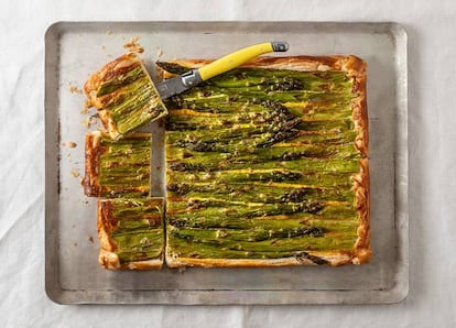 Tarta salada de espárragos trigueros Comidista