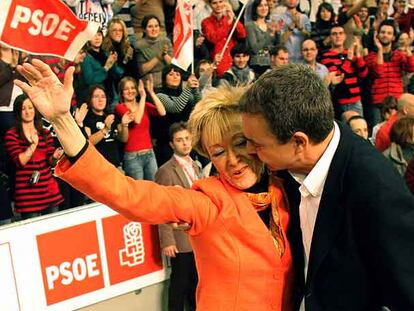 José Luis Rodríguez Zapatero y María Teresa Fernández de la Vega, durante el mitin.