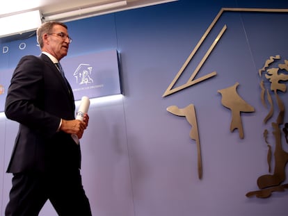 El presidente del PP, Alberto Núñez Feijóo, en la sala de prensa del Congreso.