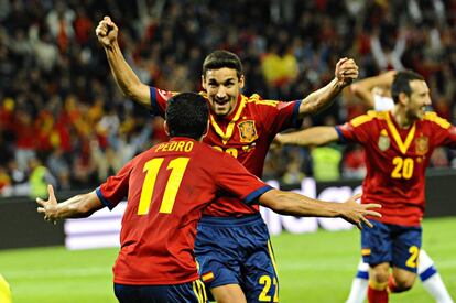 Navas celebra con Pedro el gol del empate.