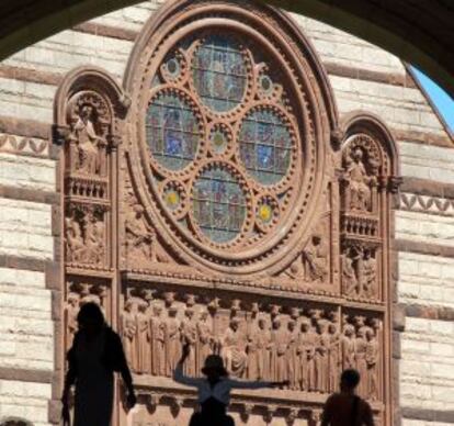 Portada neogótica del Alexander Hall, de 1894, que alberga el Richardson Auditorium de la Universidad de Princeton, en Nueva Jersey (EE UU).