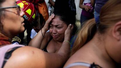 Familiares de las víctimas del incendio.