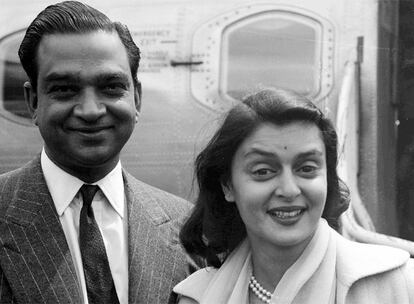 Gayatri Devi y su marido, el marajá de Jaipur, en 1956.