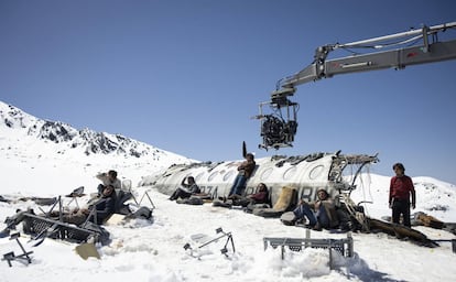 Rodaje en Borreguiles, a 3.000 metros de altura, en Sierra Nevada, de 'La sociedad de la nieve', de Juan Antonio Bayona, producida por Netflix.