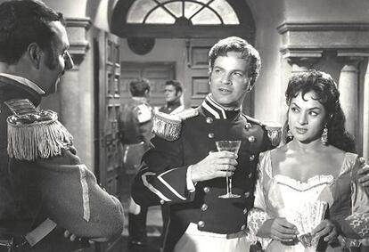 Rubén Rojo y Lola Flores en la película 'Venta de Vargas' (1959), de Enrique Cahen Salaberry.