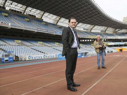 El presidente de la Real Sociedad, Jokin Aperribay, en las pistas de atletismo del estadio de Anoeta.