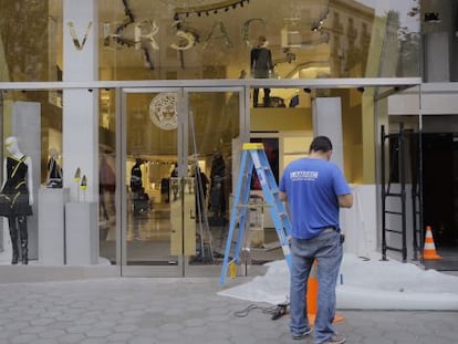 Botiga de Versace al passeig de Gràcia després del robatori.