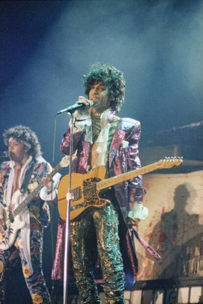 Prince, durante un concierto en 1985.