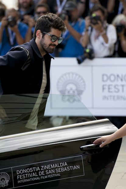 Miguel Ángel Muñoz a su llegada al hotel María Cristina, otra de las caras conocidas de esta apertura de la 62 edición del Festival de Cine de San Sebastián.