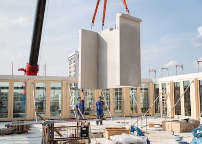 Edificio en Bremen (Alemania) realizado con el sistema de construcción industrializada de madera y hormigón de Cree, que ACR va a implantar en España.