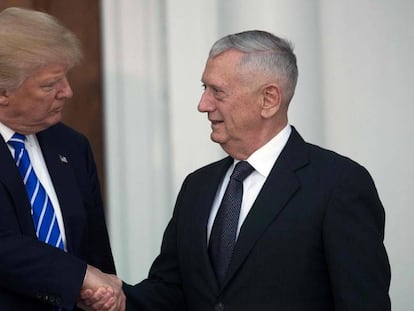 Trump y Mattis durante una reuni&oacute;n reciente.