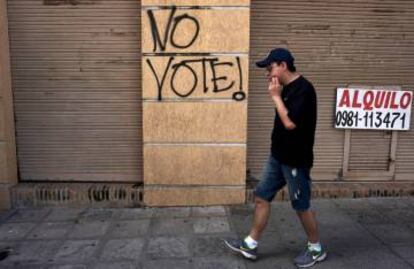 Pichação conclama a não votar nas eleições presidenciais deste domingo.