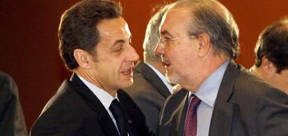 Nicolas Sarkozy saluda al vicepresidente Pedro Solbes.