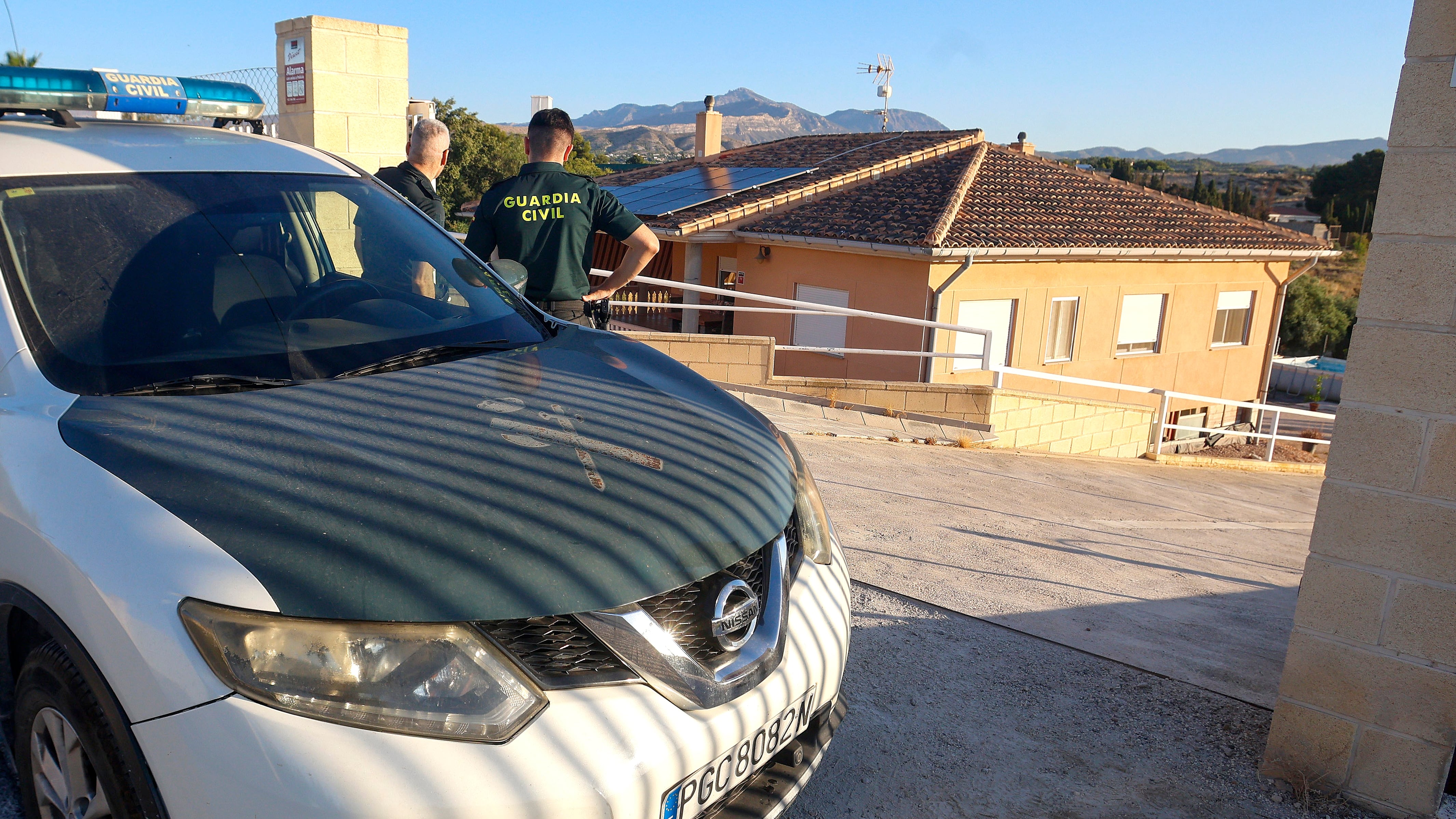 La Guardia Civil investiga como violencia machista el asesinato de una mujer y su hija en la Canyada del Fenollar (Alicante)
