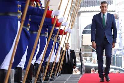 Pedro Sánchez, a su llegada el jueves al palacio gubernamental de Quito (Ecuador).