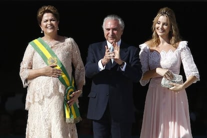 O vice Michel Temer com a mulher, Marcela (d), e a presidenta Dilma (e).