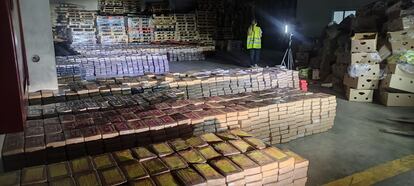 Las 9,5 toneladas de cocaína, distribuidas en tabletas, almacenadas en el puerto de Algeciras. 
