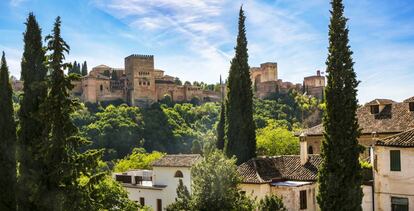 La Alhambra vista desde Casas del Chapiz, en Granada.