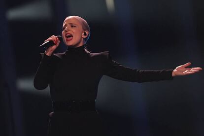 La cantante Emilie Satt de la banda francesa Madame Monsieur interpretando 'Mercy'.