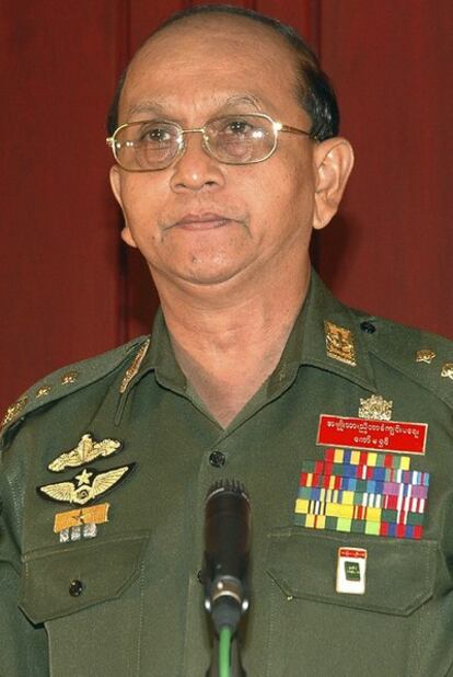 El nuevo líder del Ejecutivo, durante su intervención en una reunión de la Junta Militar en Rangún.