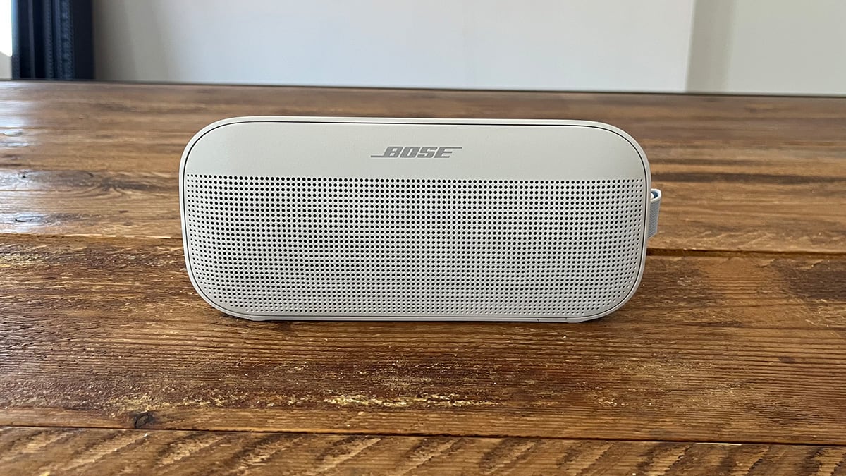 A pesar de su tecnología, el altavoz para fiestas Bose SoundLink Flex ofrece poca potencia y autonomía.