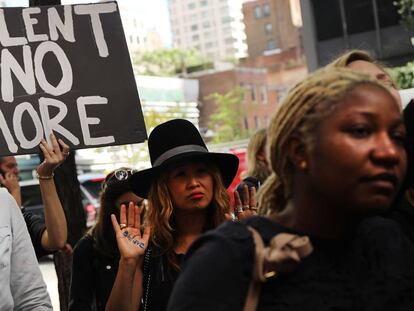 Protesto em Nova York, por um caso de agressão sexual.