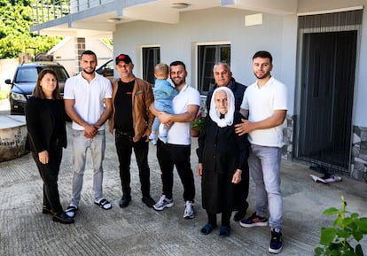 La familia Lleshi, que impulsa la empresa turística Hola Albania.