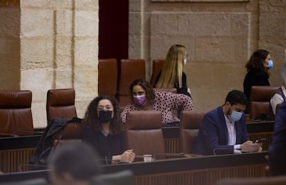 Bancada de Adelante Andalucía en el Parlamento autónomo sin los diputados de Anticapitalistas expulsados.