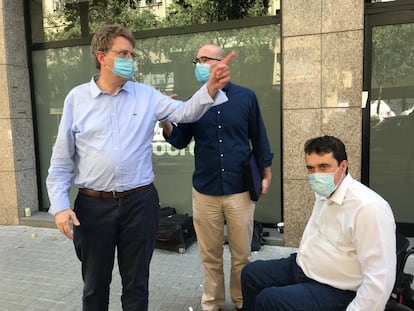 El presidente del PDeCAT, David Bonvehí (derecha), con el secretario de Organización, Ferran Bel (izquierda), y Genís Boadella.