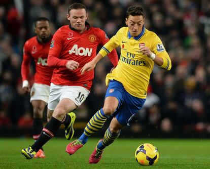 Özil es seguido por Rooney.