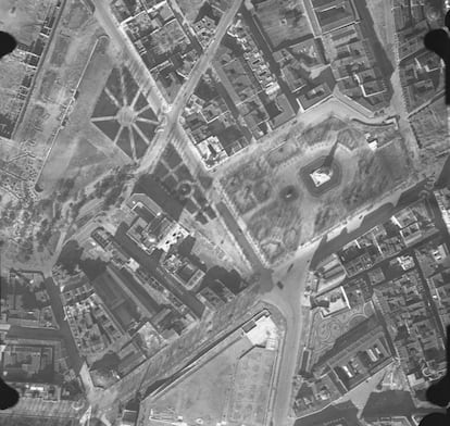 La plaza de España (en el centro) y el inicio de la cuesta de San Vicente, en una imagen de 1941.