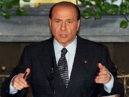 Silvio Berlusconi, en una conferencia de prensa celebrada en su casa de Arcore, Milán, en abril de 2000.