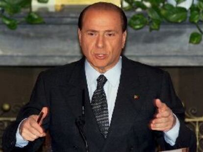 Silvio Berlusconi, en una conferencia de prensa celebrada en su casa de Arcore, Milán, en abril de 2000.