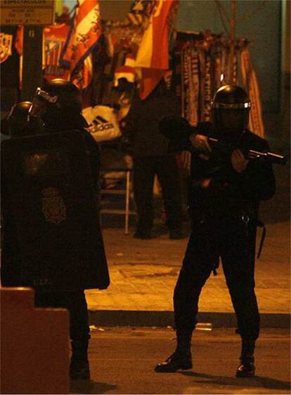 Cargas policiales antes del encuentro