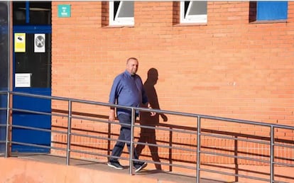El exviceconsejero de Innovación, Jesús María Rodríguez Román, a su salida del centro penitenciario de Sevilla, el pasado lunes.