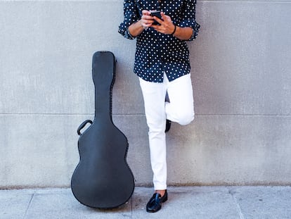 Un accesorio perfecto para transportar tu guitarra con comodidad. GETTY IMAGES.