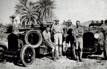Exploradores del Sáhara a principios del siglo XX.