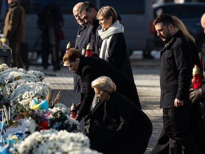 Ceremonia por los caídos en la guerra de Kiev, el lunes.