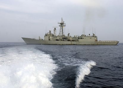 La fragata " Victoria" , de la Marina Española, que será enviada a Somalia para luchar contra la piratería en aguas del Índico.