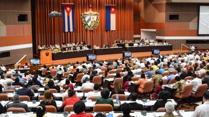 Vista del Parlamento cubano en la primera sesión bajo el nuevo Gobierno del presidente Miguel Díaz-Canel, en el Palacio de Convenciones de La Habana, el pasado 2 de junio. 