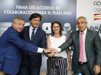 Jos&eacute; Antonio S&aacute;nchez, Jos&eacute; Ram&oacute;n Lete, Inmaculada Garc&iacute;a y Alejandro Blanco, tras la firma del acuerdo.