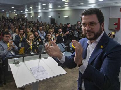 El vicepresidente de la Generalitat, Pere Aragonès, tras la aprobación del acuerdo con el PSOE en el consejo nacional de ERC, este jueves. 