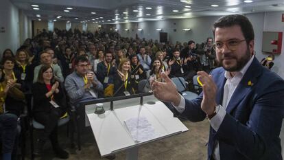 El vicepresidente de la Generalitat, Pere Aragonès, tras la aprobación del acuerdo con el PSOE en el consejo nacional de ERC, este jueves. 