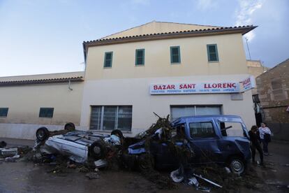 Imágenes de coches destrozados en Sant Llorenç (Mallorca)  tras las intensas lluvias.

