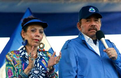 En esta foto de archivo del 5 de septiembre de 2018, el presidente de Nicaragua, Daniel Ortega, y su esposa, la vicepresidenta Rosario Murillo, encabezan un mitin en Managua, Nicaragua.