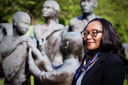 Francisca Mutapi, vicedirectora de United Combat Neglected Tropical Diseases, frente a la sede de la OMS, en Ginebra, el pasado 30 de mayo.