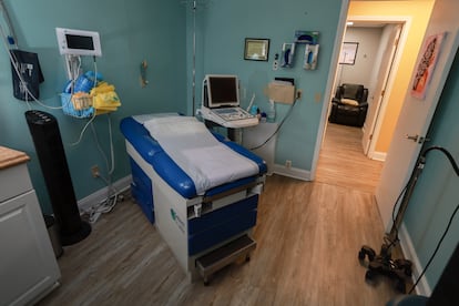 Sala de examen en la clínica A Woman's Choice of Jacksonville, que brinda atención de aborto en Jacksonville, Florida. El 30 de abril de 2024.