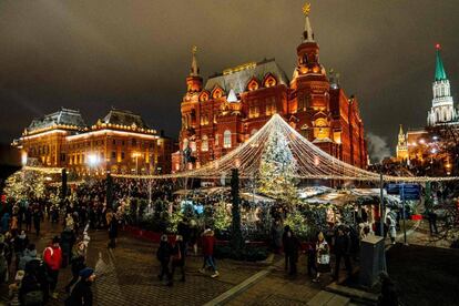 Luces de Navidad en la Plaza Roja de Moscú.