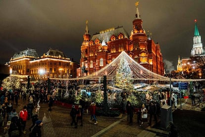 Luces de Navidad en la Plaza Roja de Moscú.